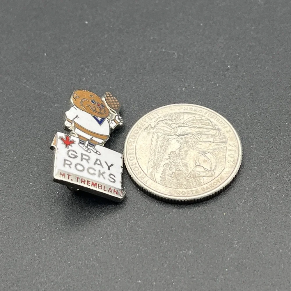 Gray Rocks Mount Tremblant‎ Beaver Canada Lapel Hat Pin